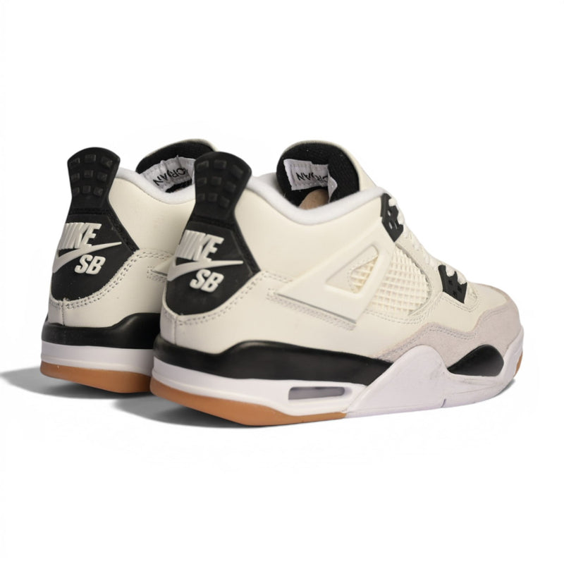 Air Jordan 4 Retro "Military Black".
